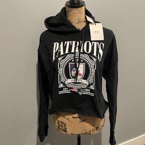 NE Patriots Fleece Lined Cropped Hoodie